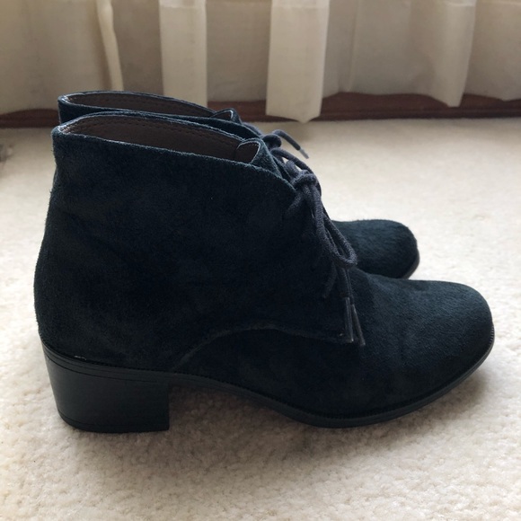White Mountain Suede Heel Ankle Boot - 6.5 - Black - Picture 3 of 7